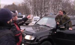 Москвич пояснив знахабнілому бойовику, що він звичайний убивця (відео)