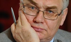 Российский социолог пояснил, почему его соотечественники так верят политике Кремля