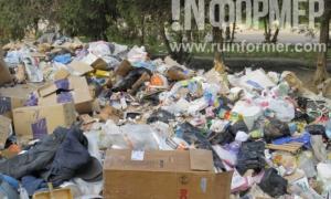 Цілий мікрорайон Севастополя потопає у смітті (відео)