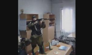 Бойовики хваляться тим, що обстрілюють дитячі малюнки у донецькій школі (відео)