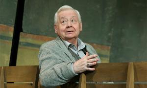 Актор Олег Табаков провалився в яму з водою