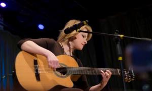 Марія Бурмака зібрала у Великобританії 10 тисяч фунтів для української армії