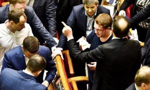 Депутати знову до крові побилися в парламенті
