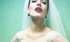 Даша Астаф’єва показала фото у весільній сукні