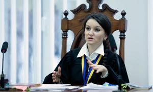 Скандальна суддя Царевич уже на свободі з браслетом