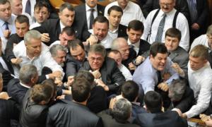 Кількість депутатів у Раді можуть-таки скоротити