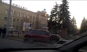 У Донецьку джип терористів влетів у легковик: загинув мирний житель