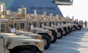 В Україну привезли американські бронеавтомобілі Humvee для АТО