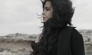 Настя Каменських стала чорним ангелом у новому кліпі