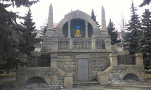 У російському Челябінську бюст Леніна став жовто-блакитним