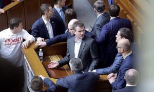 Депутати готові блокувати трибуну, поки не буде створено ТСК