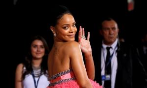 Мережею «гуляє» відео з Ріанною, яка нюхає кокаїн