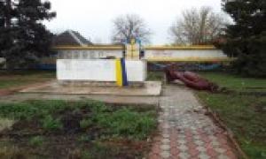 У Станиці Луганській сам по собі впав пам’ятник Леніну