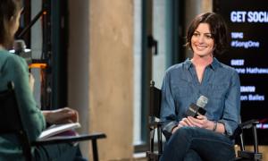 Подейкують, що Енн Хетевей готується всиновити малюка