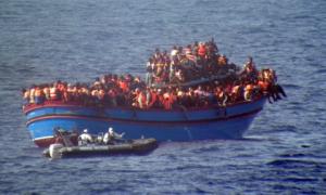 Біля берегів Італії затонув корабель із 950 мігрантами на борту