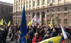 Мітингувальники перекрили Хрещатик