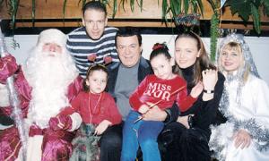 Кобзон поскаржився, що санкції не дають йому їздити до онуків у Лондон