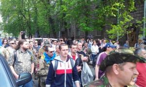 Під Адміністрацією президента мітингують бійці «Правого сектору»