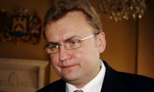 Львів’яни вимагають, щоб Садовий розповів, звідки у нього гроші на партію