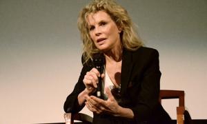 Кім Бейсінгер шокувала невдалою пластикою