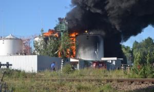 У пожежі на нафтобазі під Києвом загинуло четверо вогнеборців