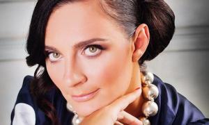 Олена Ваєнга вперше показала сина