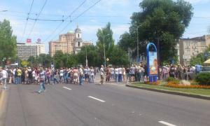 У центрі Донецька втомлені від війни жителі вимагають від «ДНР» припинити обстріли