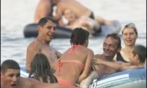 Москвичів хочуть змусити купатися в надувних нашийниках