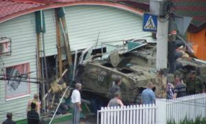 У луганський бар влетіла БМП терористів: три жінки загинули