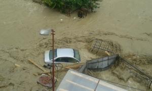 У Сочі через масштабну повінь евакуюють людей: затопило залізничний вокзал 