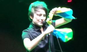 Земфіра розгорнула прапор України в Тбілісі (відео)