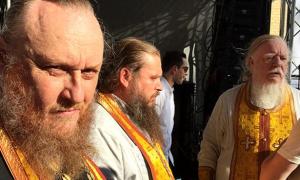 Московські попи з натовпом бабусь влаштували погром на концерті радіостанції 