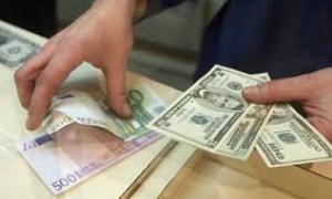 У червні українці забрали з банків менше 1% валютних депозитів 