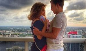 Яна Соломко через 10 днів після пологів уже хвалиться пласким животом