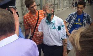 Харківського депутата облили зеленкою 