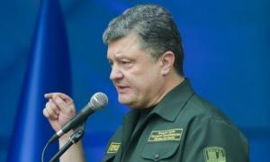 Порошенко повідомив про 10 звільнених з полону українських бійців 