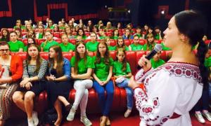 Влада Литовченко в «Артеку» зробила своє перше селфі