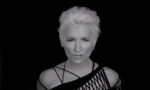 Блондинка Діана Арбеніна представила новий відеокліп