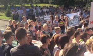В окупованому Донецьку люди вийшли протестувати проти обстрілів 