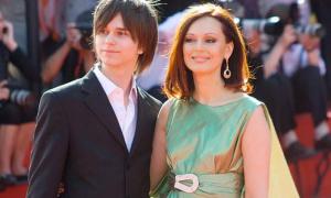 Після смерті сина дружина Сергія Безрукова почала нове життя