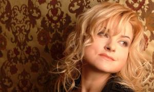 Автівку Марії Бурмаки розбили та пограбували 