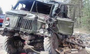 На Закарпатті у провалля впала вантажівка з людьми 