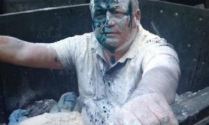 Одеського депутата «люстрували» в сміттєвому баку
