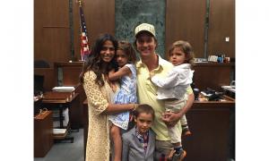 Дружина актора Меттью Макконехі отримала громадянство США 