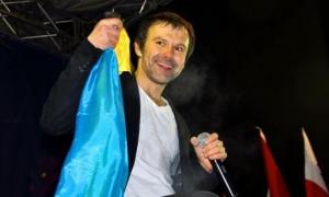 Нову пісню «Життя починається знов» Вакарчук спершу представив бійцям АТО