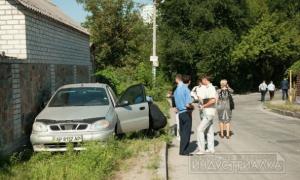 У Запоріжжі невідомий обстріляв автомобіль і поранив водія