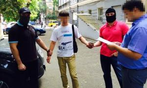 СБУ Одеси затримала свого співробітника під час отримання хабара 