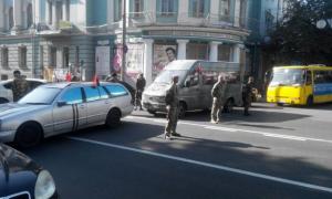 «Правий сектор» перекрив рух автомобілів біля Верховної Ради