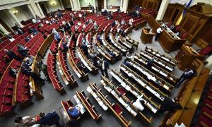 З Ради евакуювали частину людей і шукають вибухівку