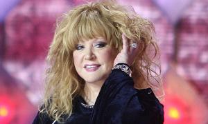 Алла Пугачова стрімко схуднула та показала обличчя без макіяжу